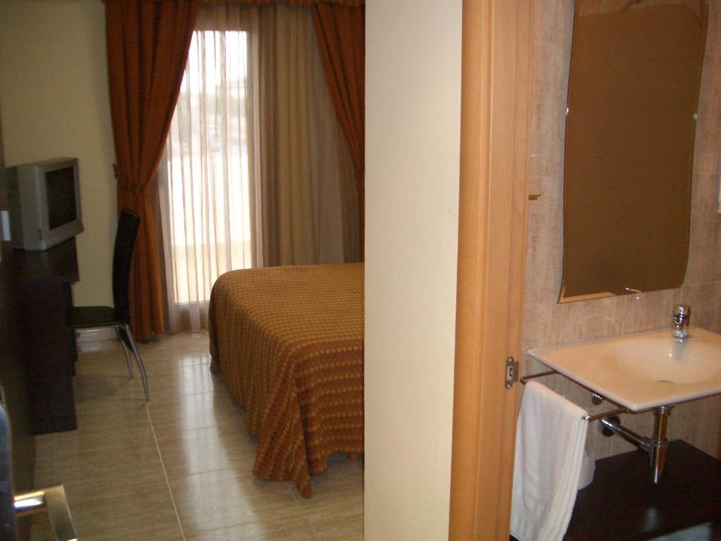 Hotel Pique Gandesa Oda fotoğraf